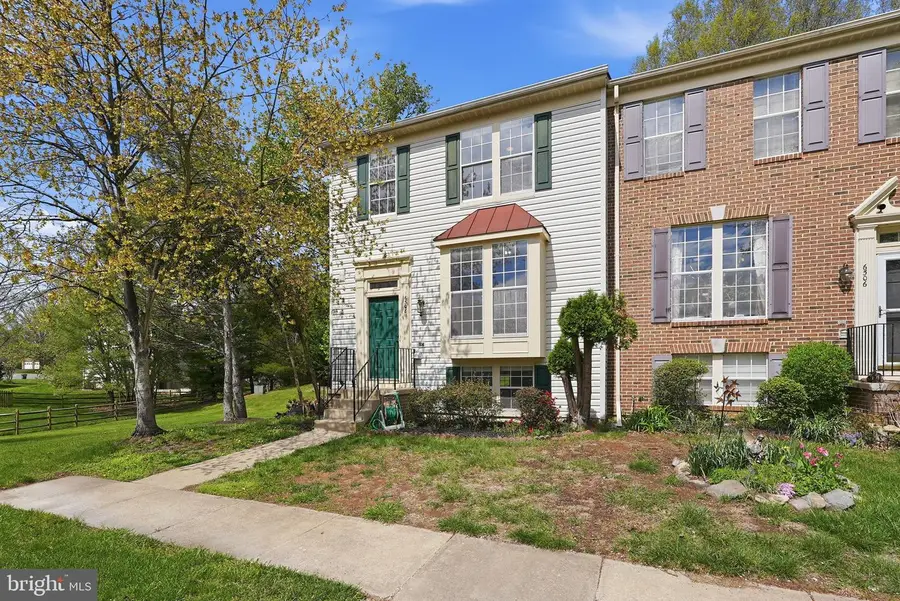 6508 Sharps Dr, Centreville, VA 20121 - #2