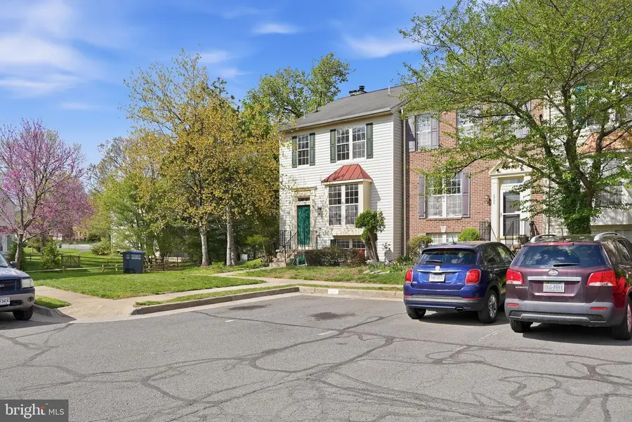 6508 Sharps Dr, Centreville, VA 20121 - #3