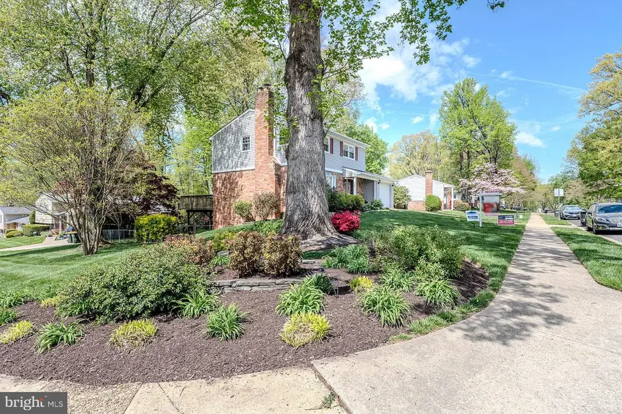 6526 Greenview Ln, Springfield, VA 22152 - #3