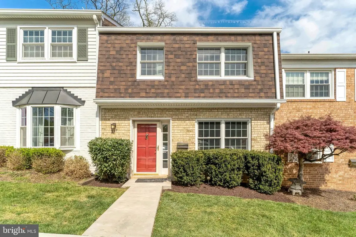 309 Center St N, Vienna, VA 22180 - #1