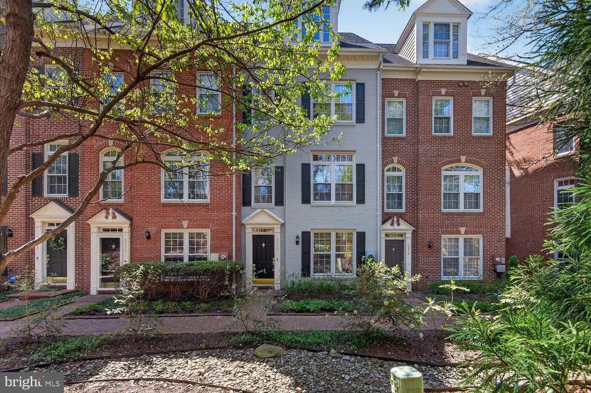 8842 Mansion View Ct, Vienna, VA 22182 - #1