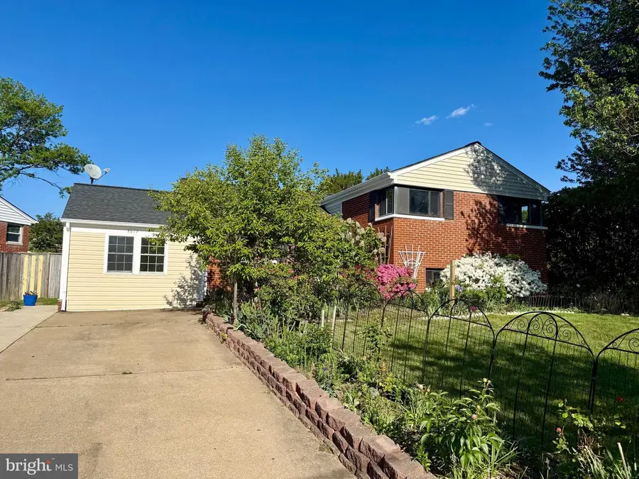 5917 Flanders St, Springfield, VA 22150 - #2