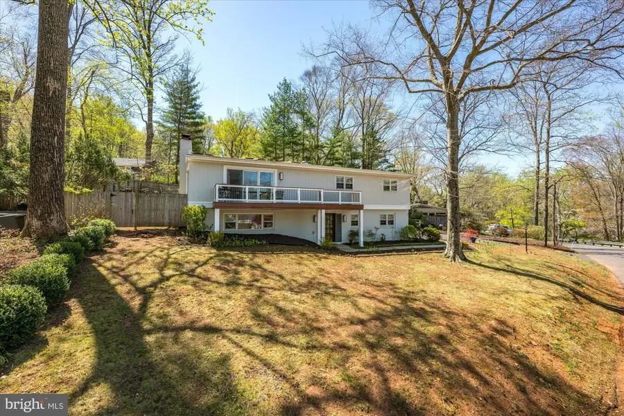 6439 Lakeview Dr, Falls Church, VA 22041 - #3