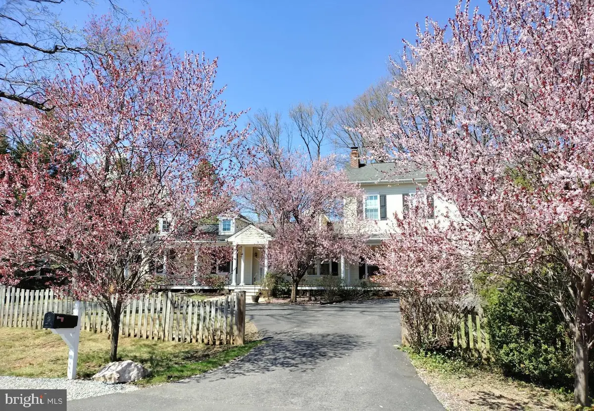 8220 Robey Ave, Annandale, VA 22003 - #1