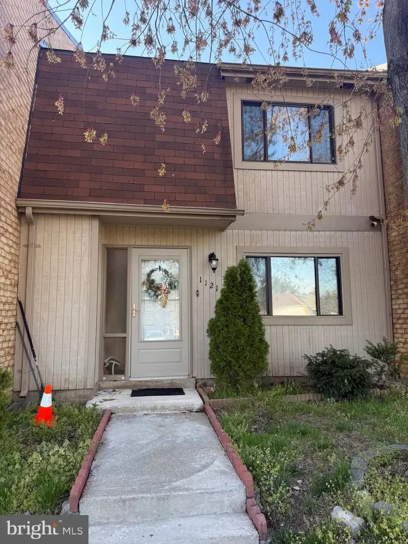 1121 Shannon Pl, Herndon, VA 20170 - #1