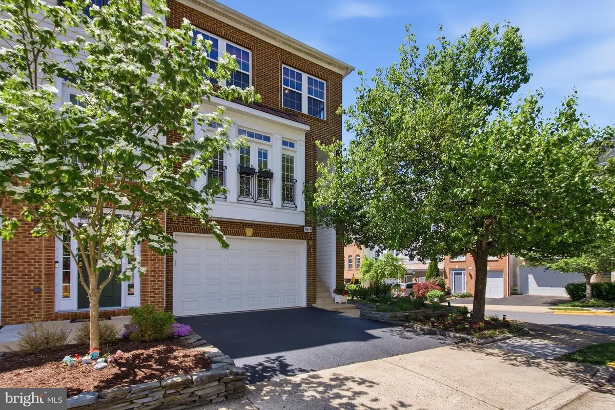 7819 Locust Leaf Ln, Alexandria, VA 22315 - #1