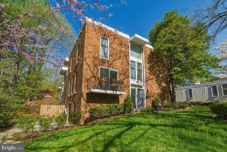 1632 Wainwright Dr, Reston, VA 20190 - #2