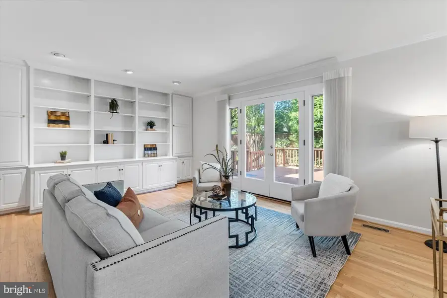 1913 Diplomat Ct, Falls Church, VA 22043 - #3