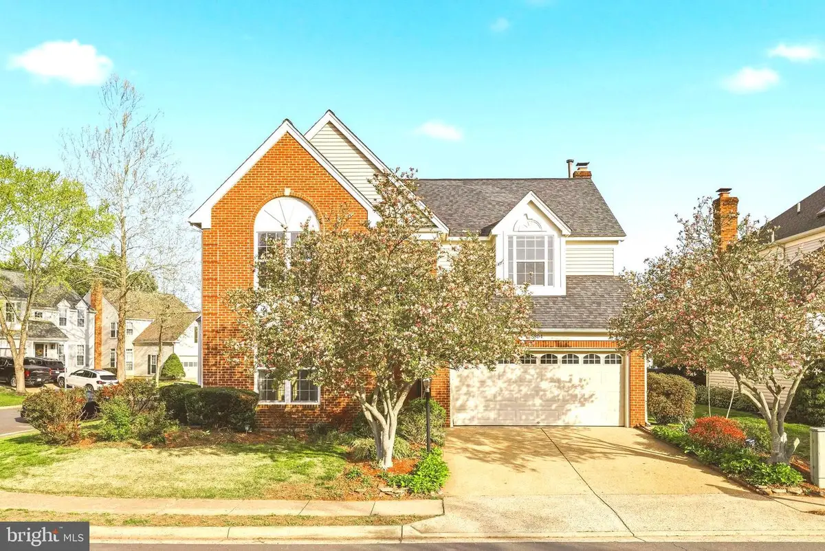 5804 Stone Creek Dr, Centreville, VA 20120 - #1