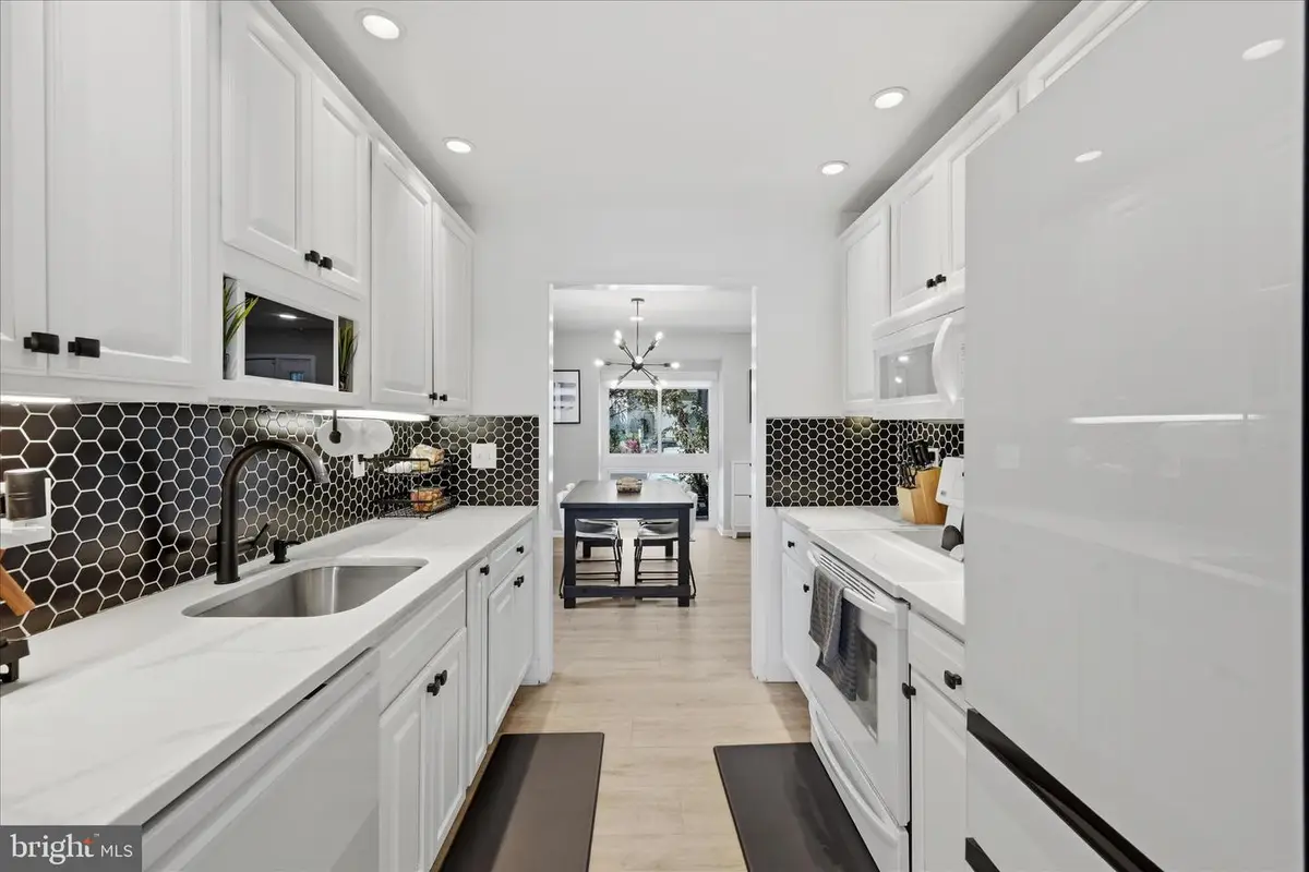 9806 Sweet Mint Dr, Vienna, VA 22181 - #1