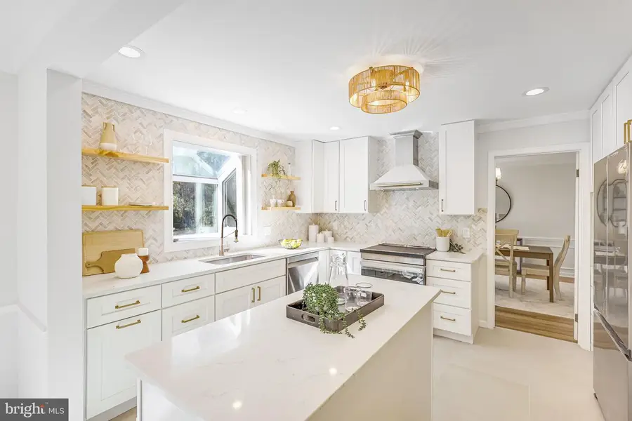 10305 Hunt Country Ln, Vienna, VA 22182 - #3