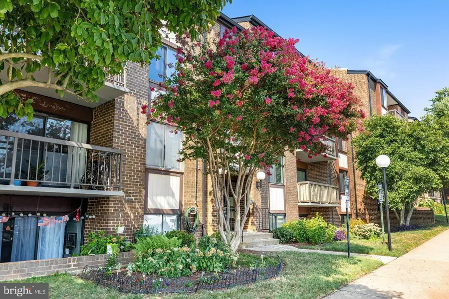 9720 Kingsbridge Dr #201, Fairfax, VA 22031 - #2