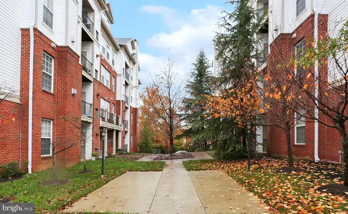 11508 Sperrin Cir #403, Fairfax, VA 22030 - #1