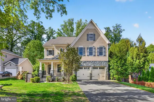 2134 Haycock Rd, FALLS CHURCH, VA 22043