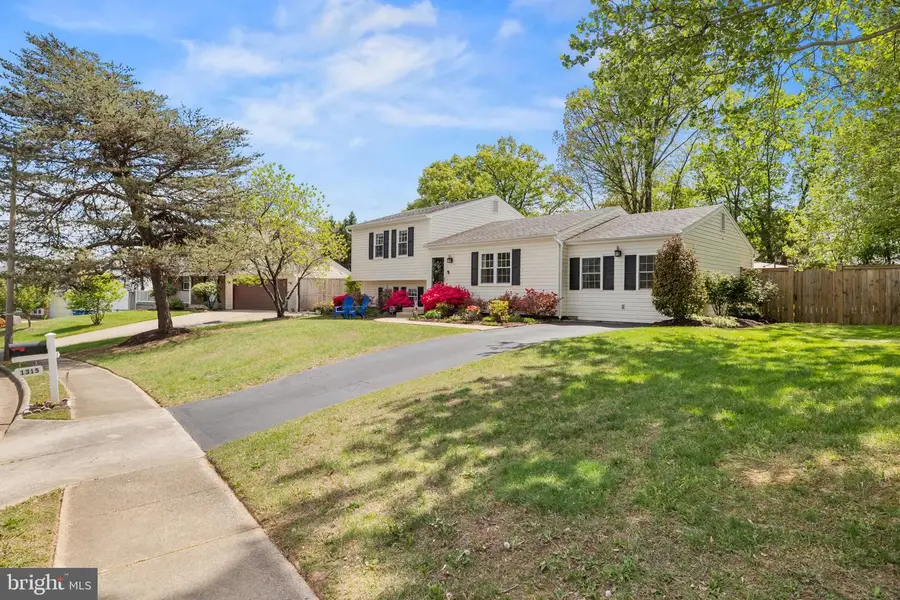 1315 Bayshire Ln, Herndon, VA 20170 - #3