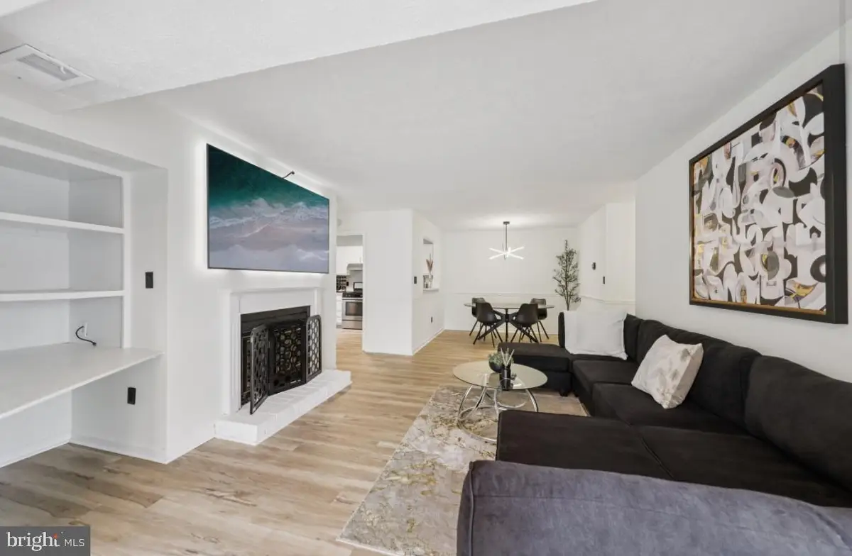 2209 Hunters Run Rd, Reston, VA 20191 - #1