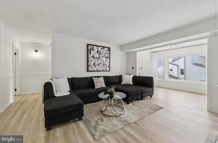 2209 Hunters Run Rd, Reston, VA 20191 - #3