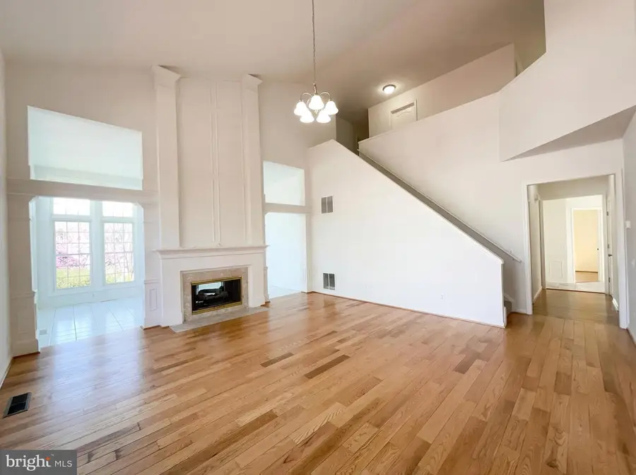8396 Westpointe Dr, Fairfax Station, VA 22039 - #3