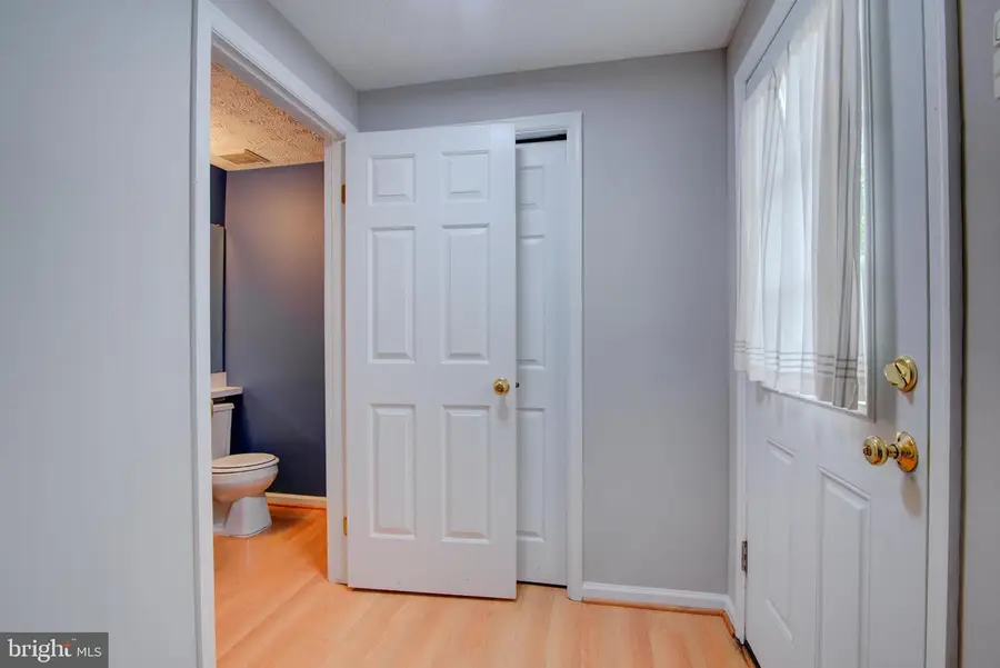 1552 Poplar Grove Dr, Reston, VA 20194 - #3