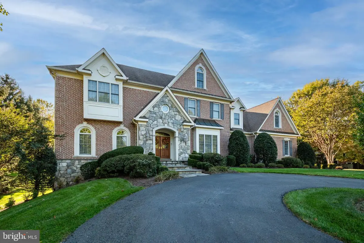 11379 Seneca Knoll Dr, Great Falls, VA 22066 - #1