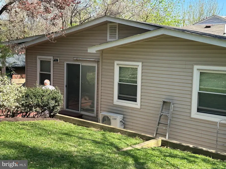 6105 Munson Hill Rd, Falls Church, VA 22044 - #2