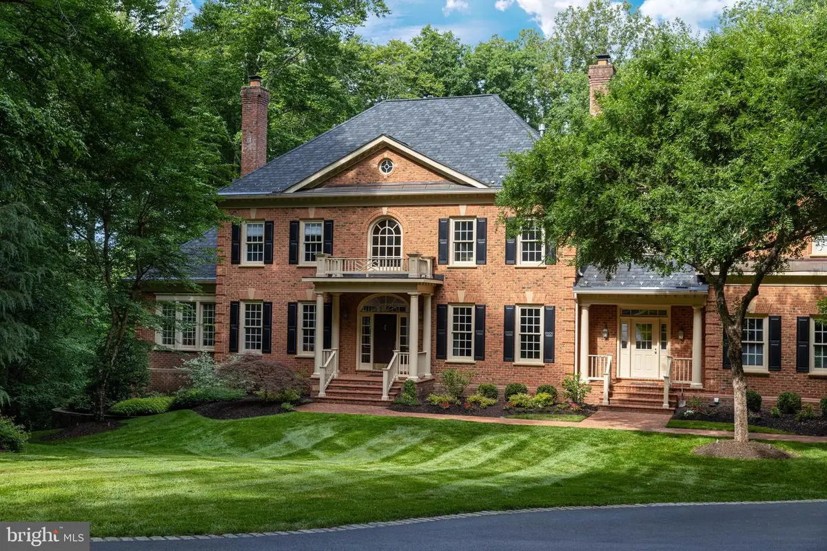 8600 Cathedral Forest Dr, Fairfax Station, VA 22039 - #1