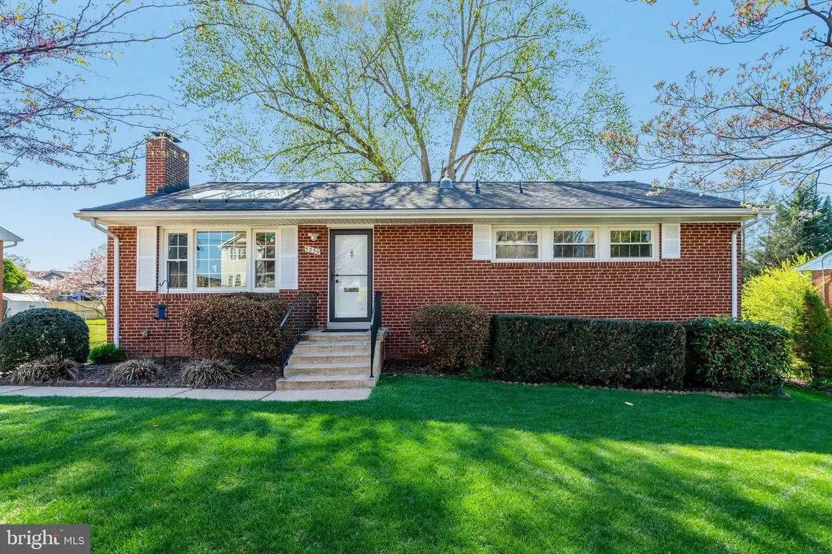 5230 Oldcastle Ln, Springfield, VA 22151 - #1