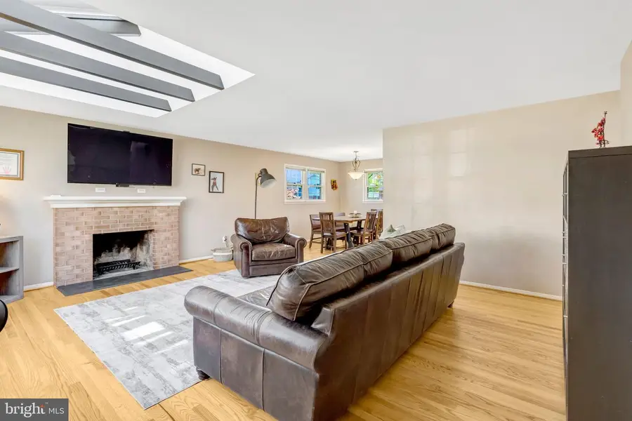 5230 Oldcastle Ln, Springfield, VA 22151 - #2