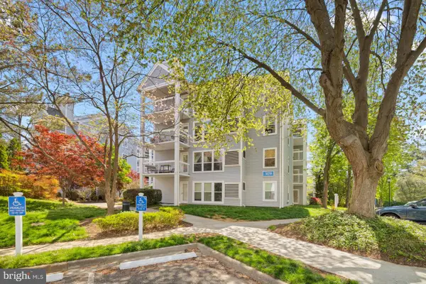 3179 Summit Square Dr #2-c4, OAKTON, VA 22124