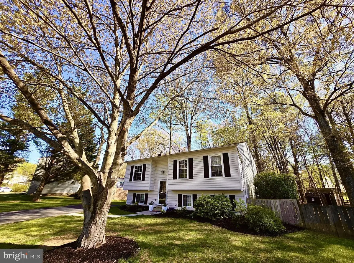 12617 Glenbrooke Woods Dr, Herndon, VA 20171 - #1