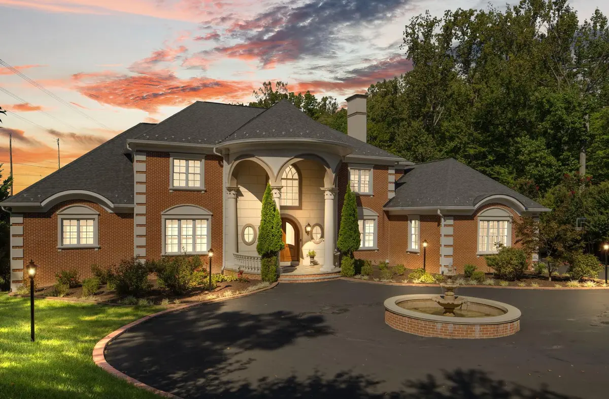 9889 Oxcrest Dr, Fairfax Station, VA 22039 - #1