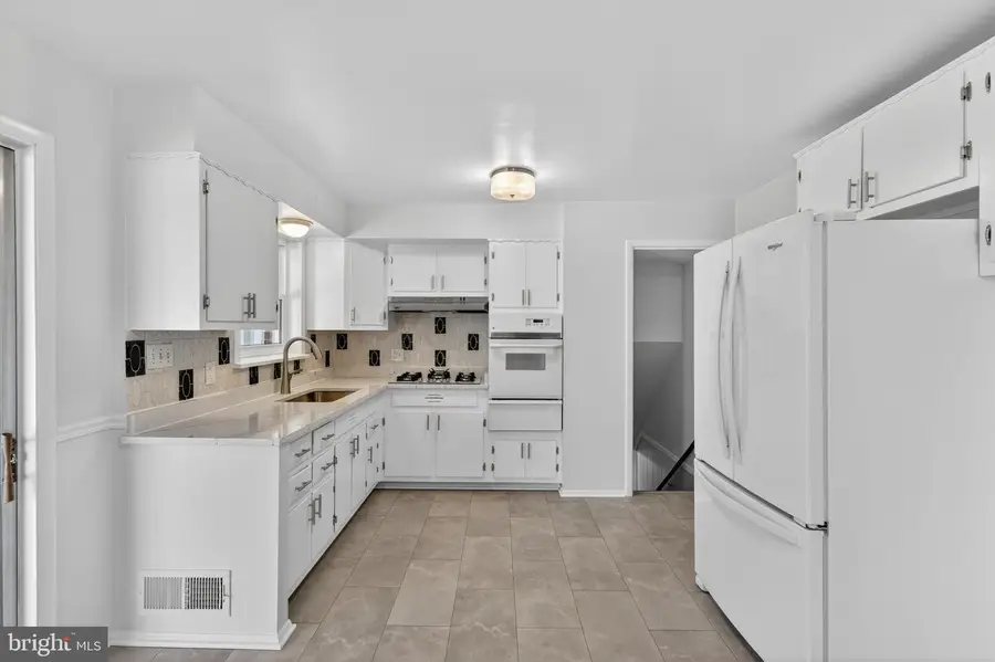 6824 Constance Dr, Springfield, VA 22150 - #3