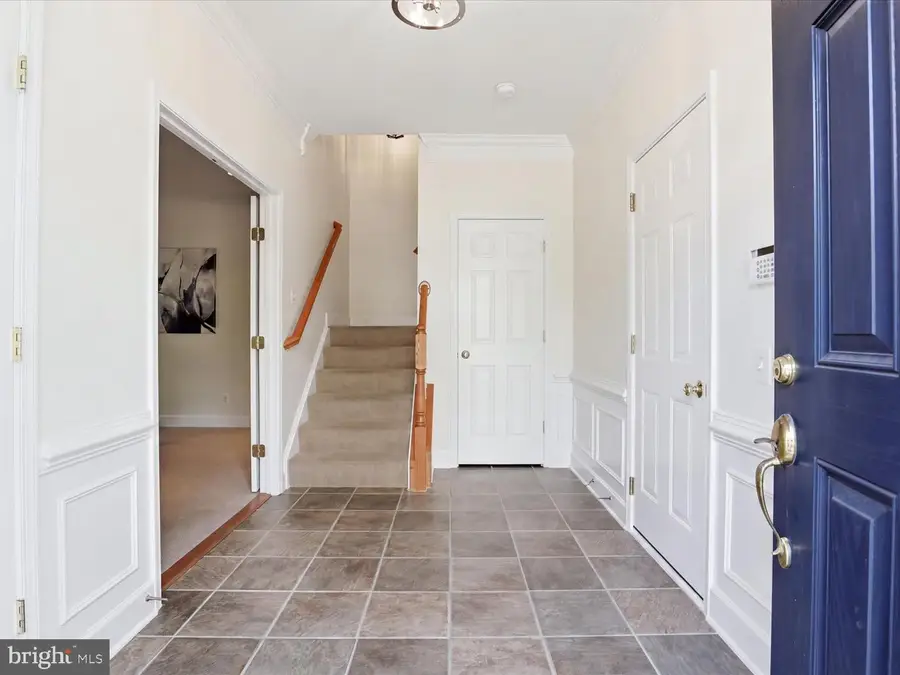 2409 Huntington Park Dr, Alexandria, VA 22303 - #2