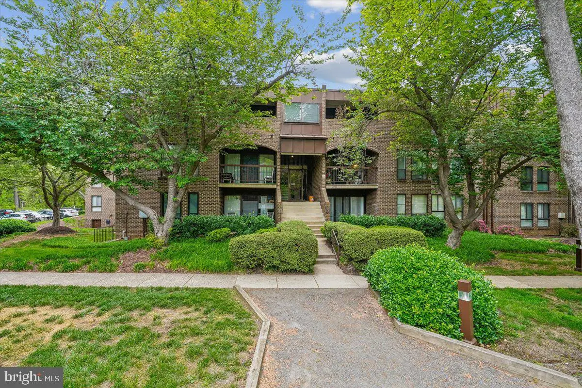 11256 Chestnut Grove Sq, Reston, VA 20190 - #1