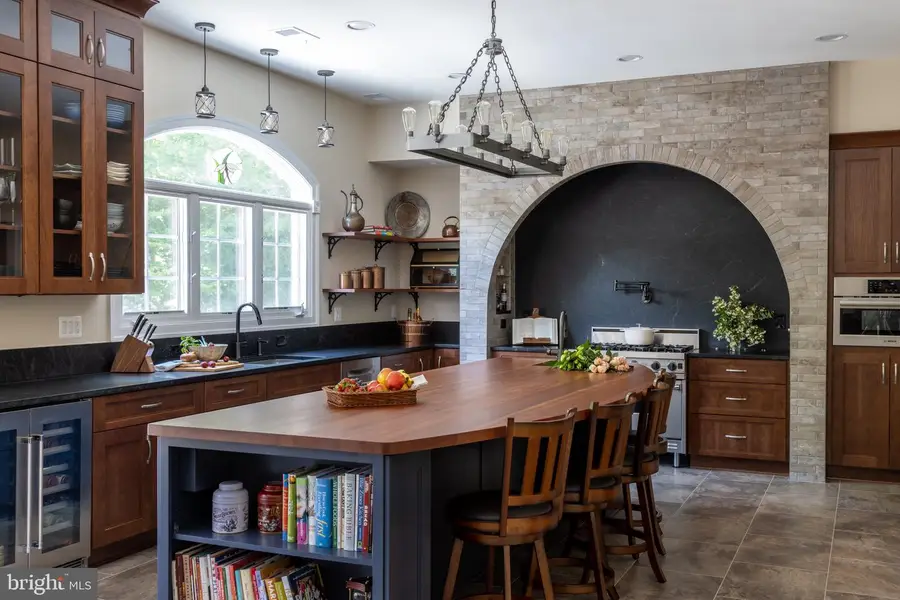 12820 Dunvegan Dr, Clifton, VA 20124 - #3