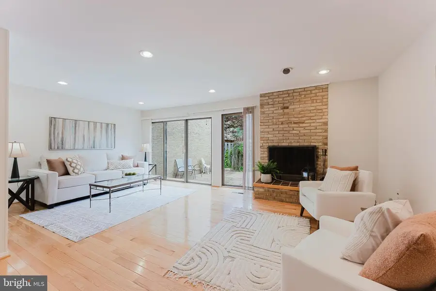 3177 Colchester Brook Ln, Fairfax, VA 22031 - #2