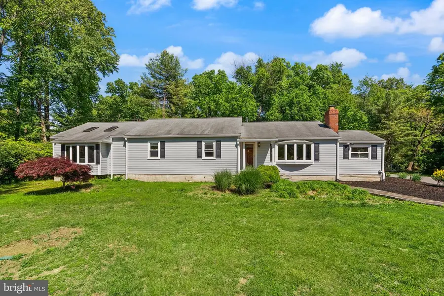 815 Seneca Rd, Great Falls, VA 22066 - #2