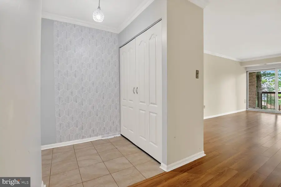 9725 Kings Crown Ct #202, Fairfax, VA 22031 - #2