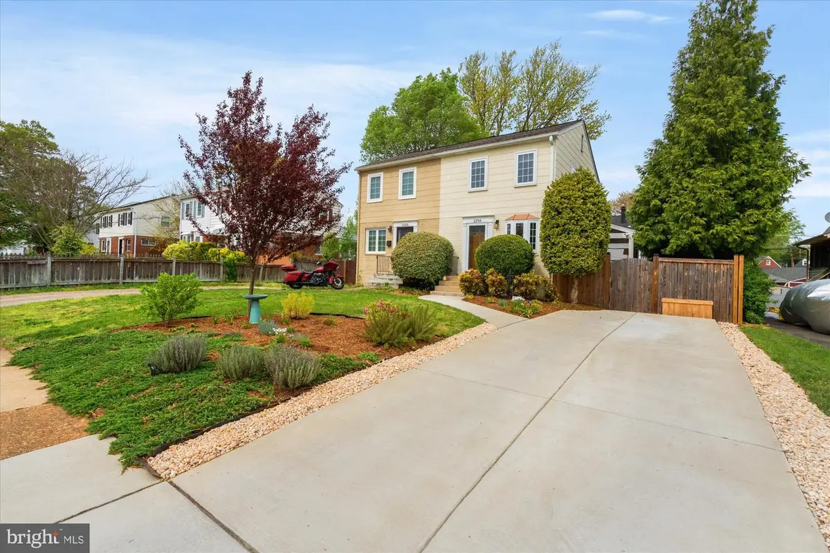 2206 Rollins Dr, Alexandria, VA 22307 - #1