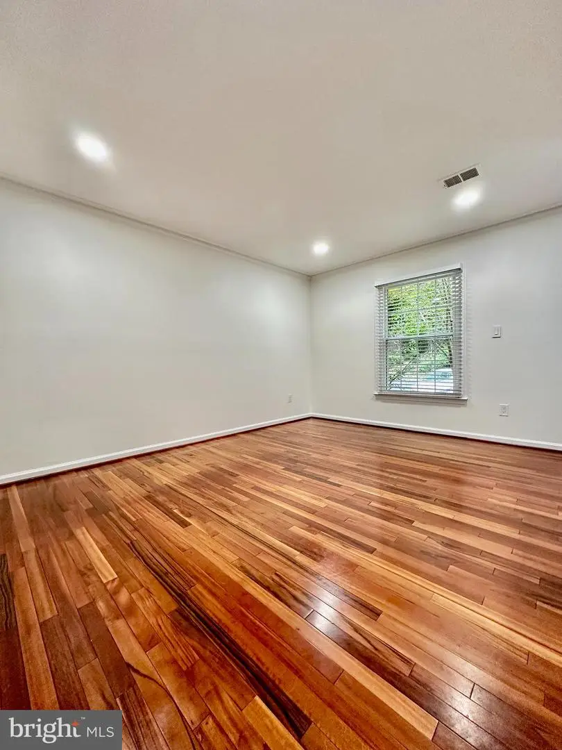5230 Lonsdale Dr, Springfield, VA 22151 - #3