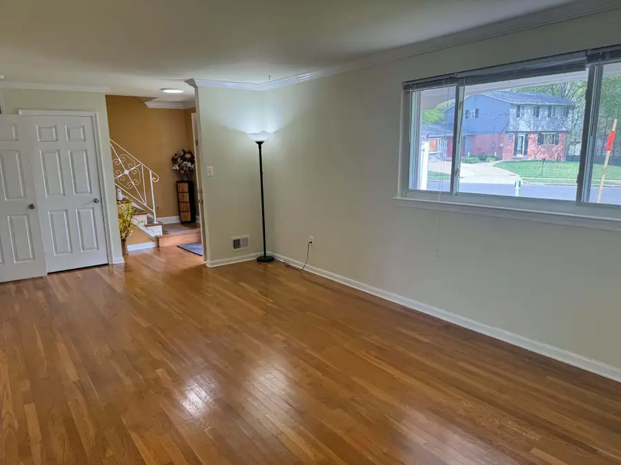 8120 Springfield Village Dr, Springfield, VA 22152 - #2