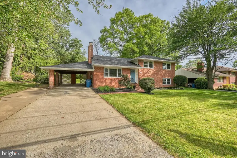 1635 Dinneen Dr, McLean, VA 22101 - #2