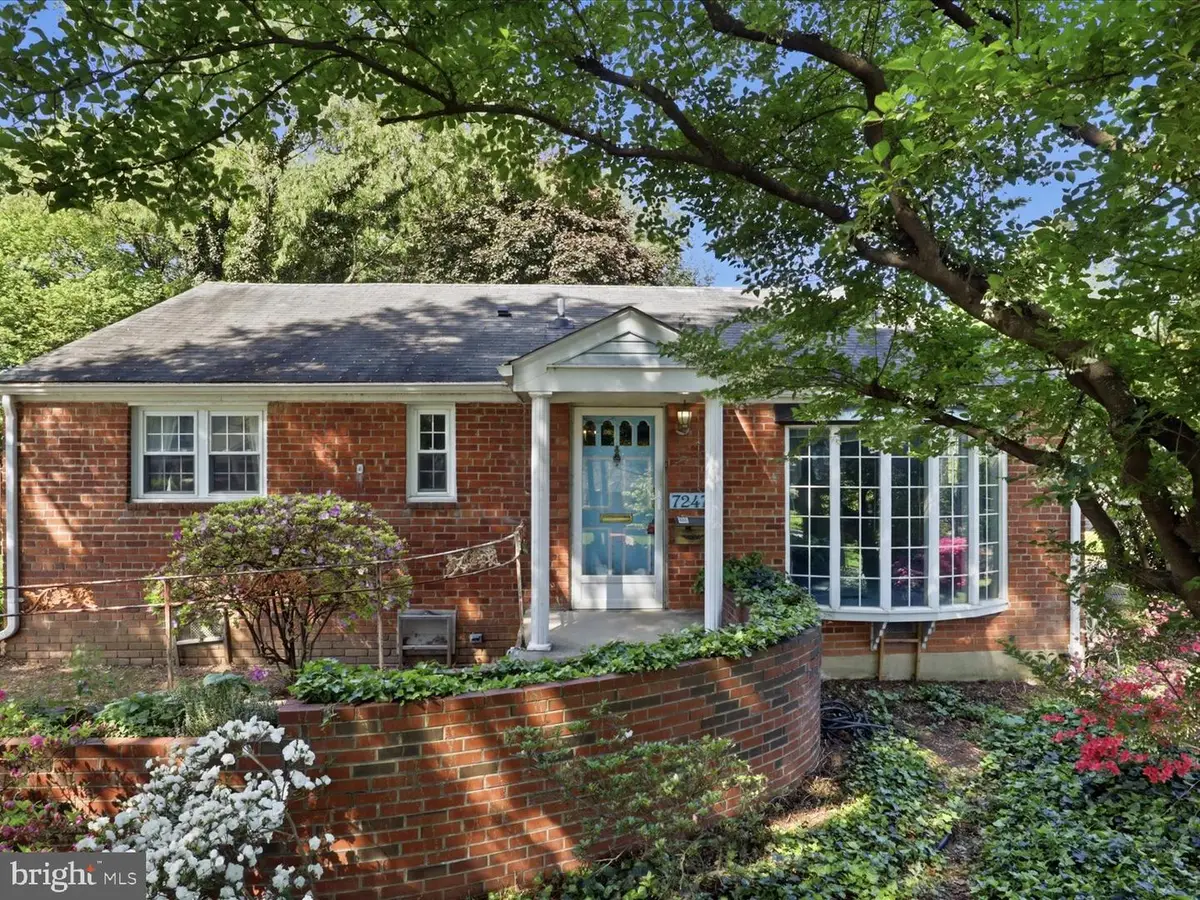 7247 Deborah Dr, Falls Church, VA 22046 - #1