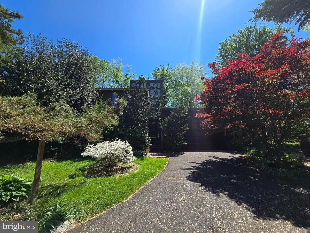 1528 Pathfinder Ln, McLean, VA 22101 - #1