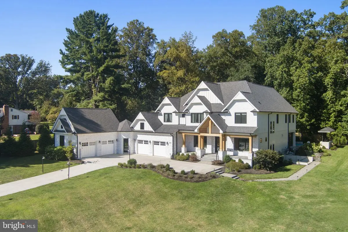 608 Walker Rd, Great Falls, VA 22066 - #1