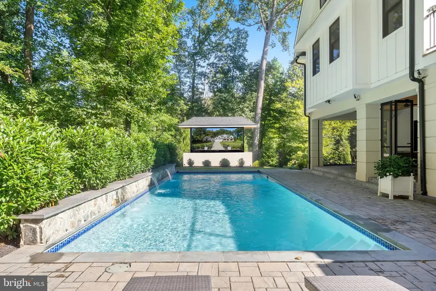 608 Walker Rd, Great Falls, VA 22066 - #2