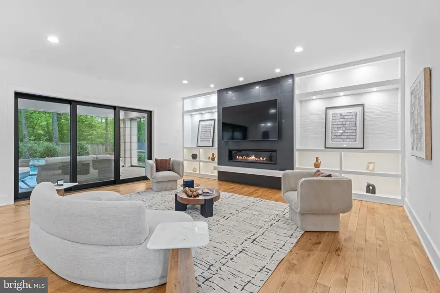 608 Walker Rd, Great Falls, VA 22066 - #3