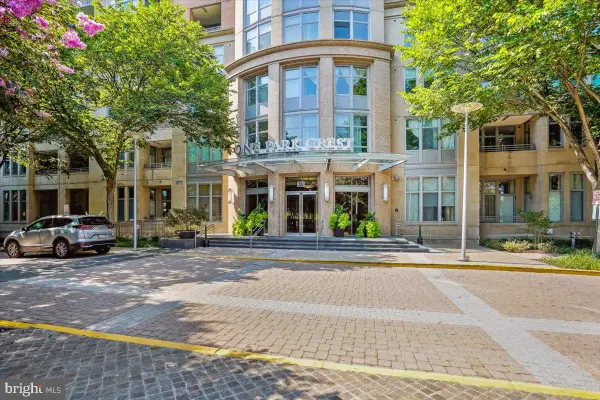 8220 Crestwood Heights Dr #301, MCLEAN, VA 22102