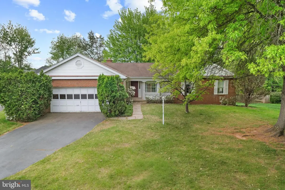 3342 Fern Hollow Pl, Herndon, VA 20171 - #1