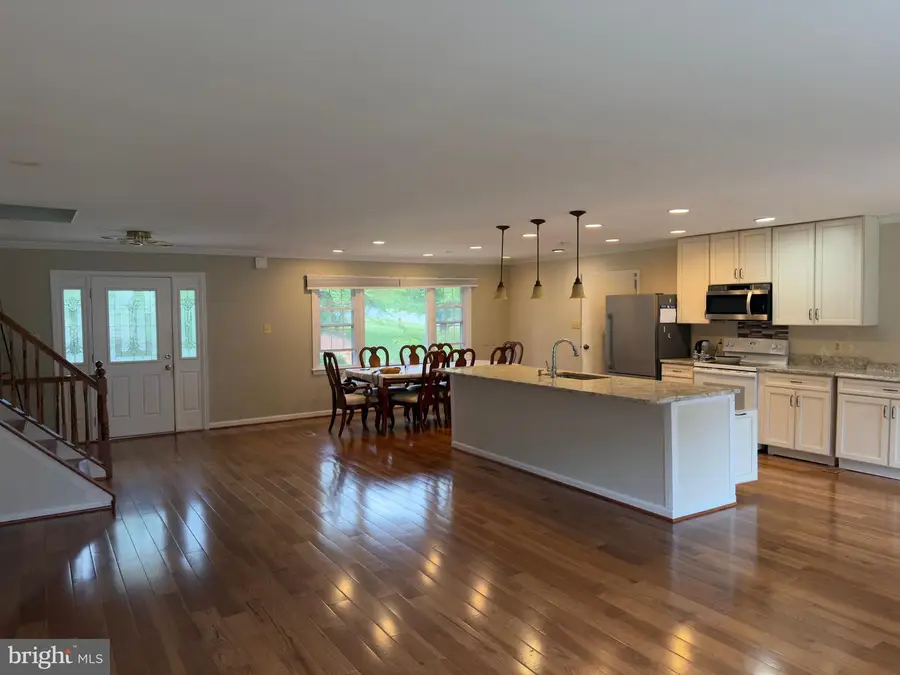 2729 Clarkes Landing Dr, Oakton, VA 22124 - #2